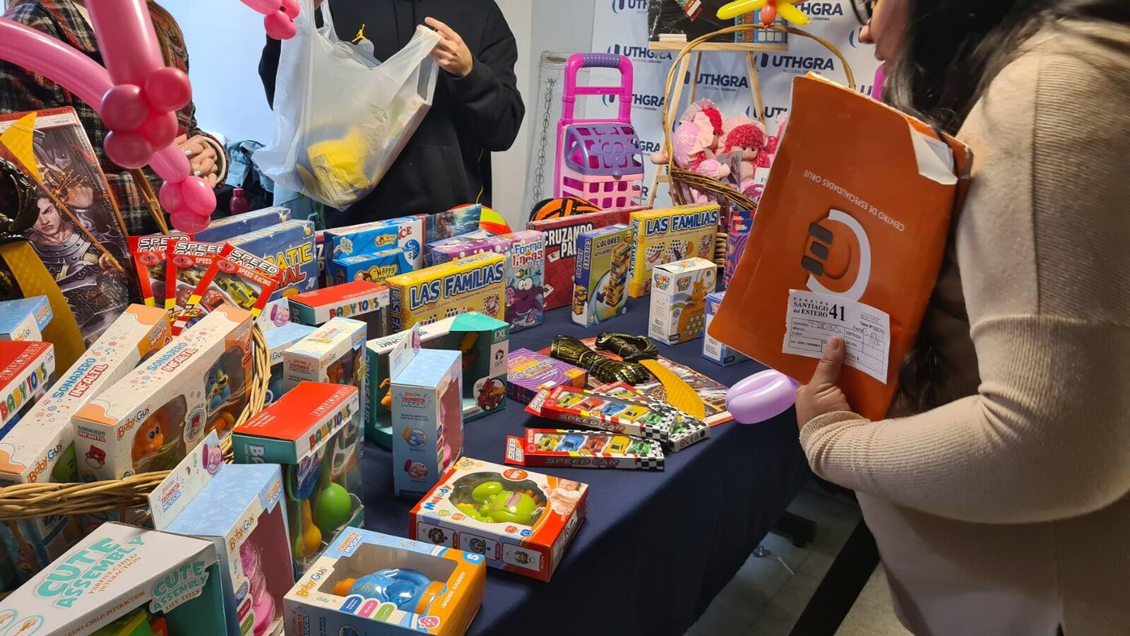 UTHGRA Córdoba entregó juguetes por el Día del Niño 2025